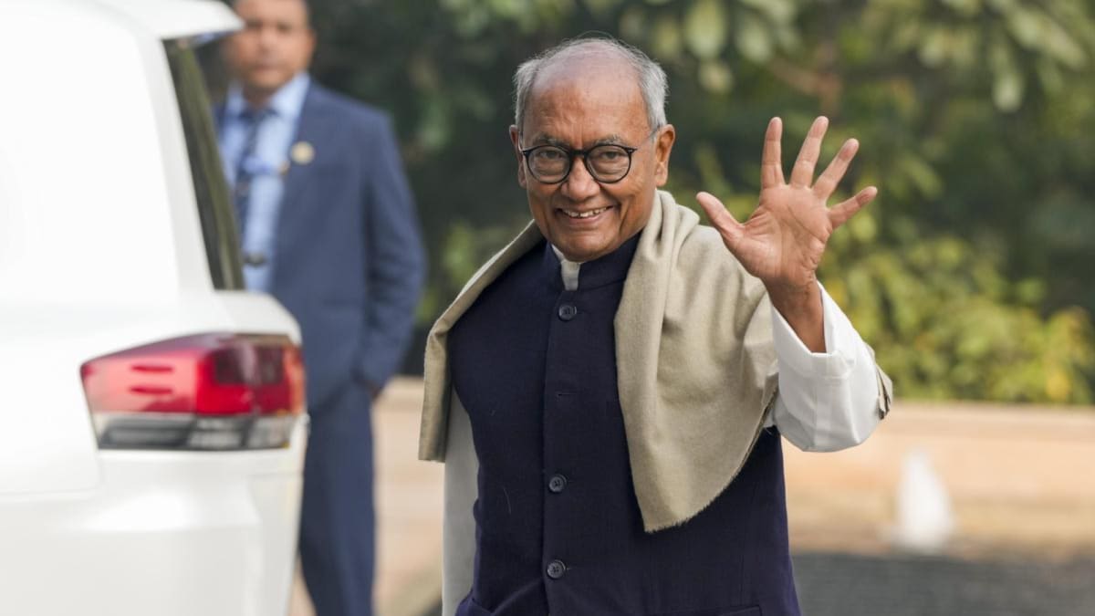 ‘RSS Workers Can Sell Comb To Bald Person’: Digvijaya Singh Praises Sangh Again Amid Row