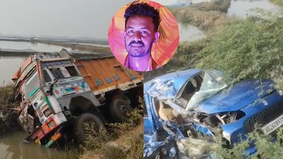 Ghosh's younger son, Satyajit (32), and the driver of his car, Sahanur Molla (27), were killed in the accident. (News18)