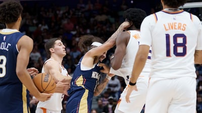 Pelicans' Alvarado throws a punch at Suns' Williams (AP)