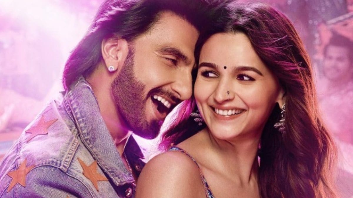 Alia Bhatt To Team Up With Ranveer Singh Again For Zombie Thriller Pralay? Here’s What We Know | Bollywood News Alia Bhatt To Team Up With Ranveer Singh Again For Zombie Thriller Pralay? Here’s What We Know | Bollywood News