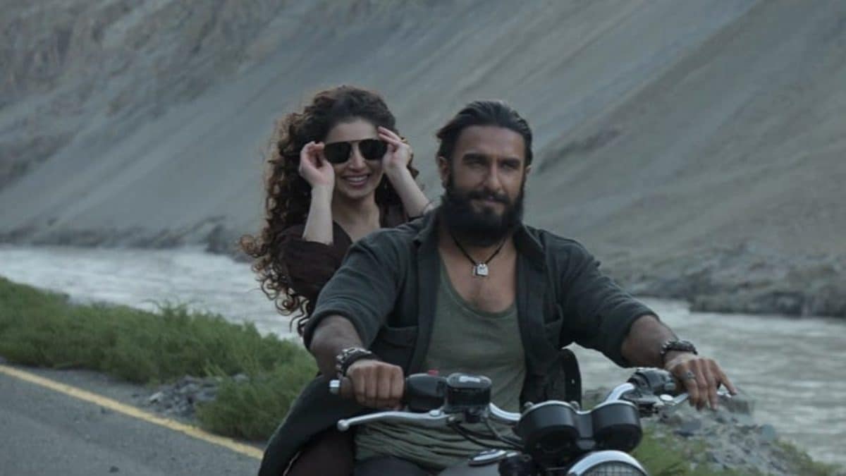 Ranveer Singh, Sara Arjun ‘Were Very Happy To Be The Two Sindhi Leads Of Dhurandhar’ | Bollywood News Ranveer Singh, Sara Arjun ‘Were Very Happy To Be The Two Sindhi Leads Of Dhurandhar’ | Bollywood News