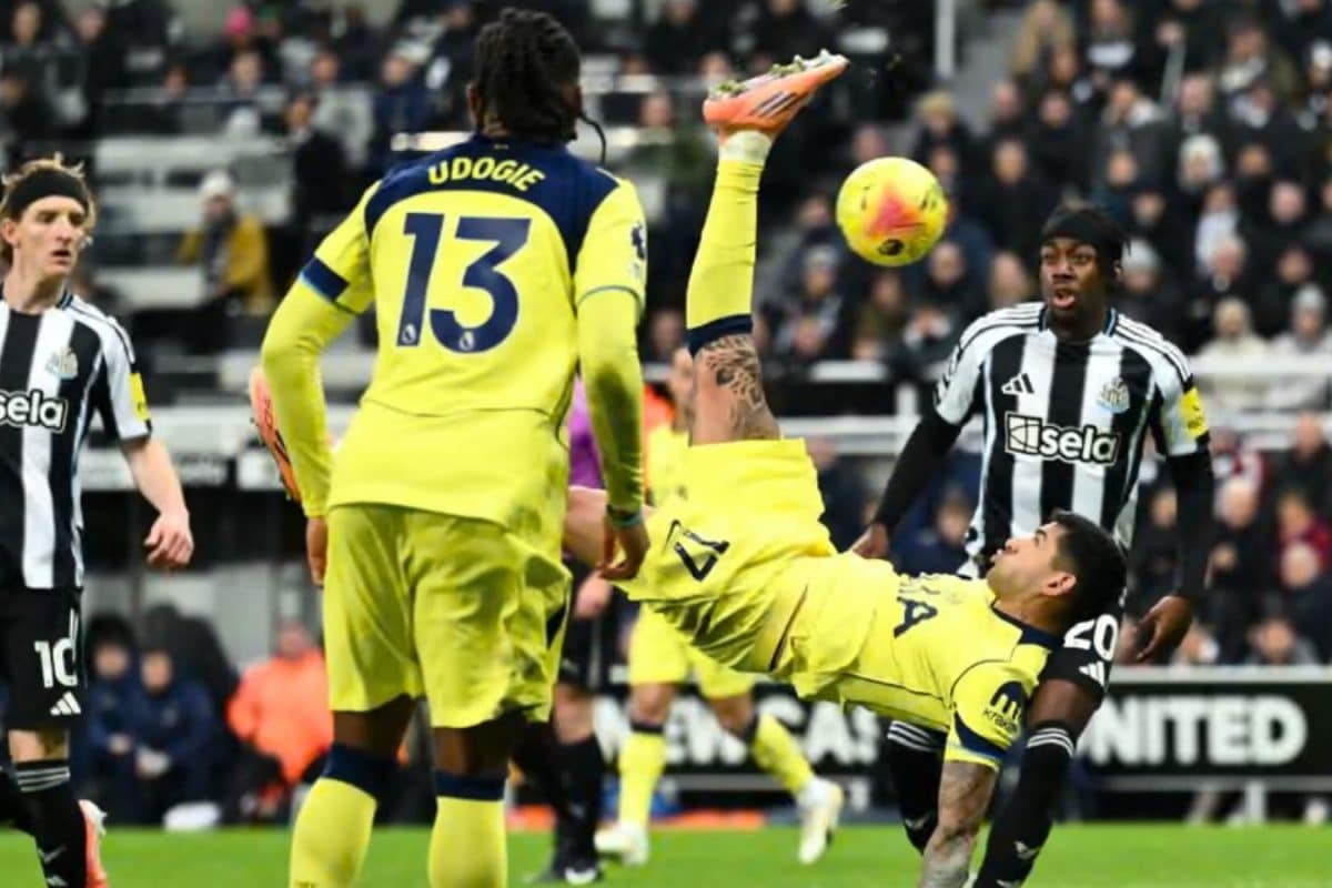 Romero To The Rescue! Spurs Captain's 95th-Minute Bicycle Kick Rescue Spurs | WATCH