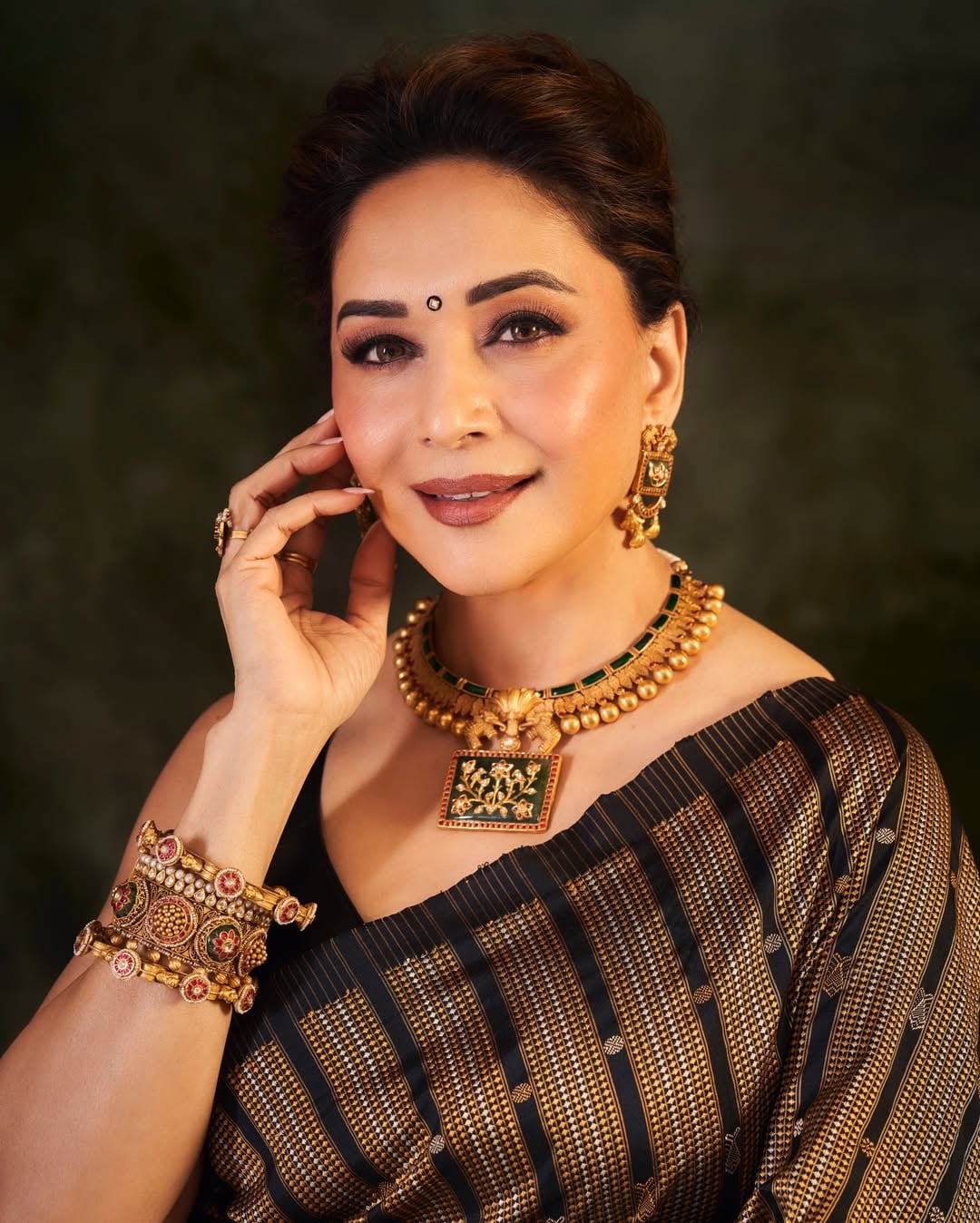 This perspective reflects the simplicity and authenticity that have always defined her. Madhuri spoke about her approach to life with refreshing honesty: “I’m very positive about everything. I never think negatively about anyone. I love meeting people, talking to them, learning about their lives. Who I am or what I am never affects me. I’m simple, down to earth, and positive—and I think that helps.”