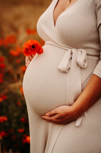 Such cases are uncommon but tend to occur when early symptoms are very mild, menstrual cycles are irregular or daily routines are extremely busy.