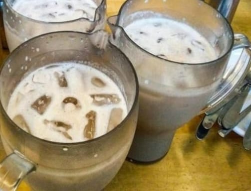 Milk and carbonation may sound like a risky combination, but when done right, doodh soda is smooth and refreshing. The carbonation lightens the milk’s density, making the drink feel less heavy and surprisingly easy to sip.