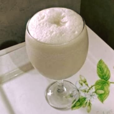 Street vendors are careful while preparing it. The soda is always poured slowly along the side of the glass, preventing curdling and preserving the drink’s creamy texture and fizz.