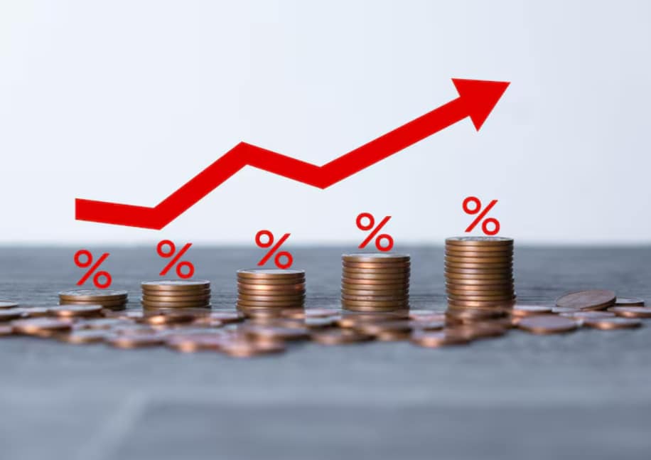 एससीएसएस-आय और कार्यकाल विवरण: वरिष्ठ नागरिक बचत योजना प्रति वर्ष 8.20 प्रतिशत की ब्याज दर प्रदान करती है, जिसका भुगतान तिमाही आधार पर किया जाता है। कार्यकाल पांच साल का है, जिसे तीन साल और बढ़ाने का विकल्प है। समय से पहले निकासी की अनुमति है, लेकिन जुर्माना लग सकता है। 