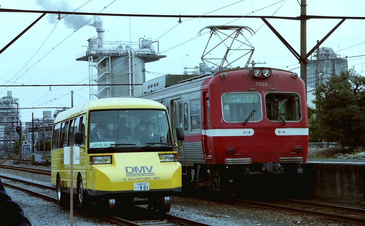 This Bus Can Convert Into High-Speed Train In 15 Seconds — You Can Ride ...