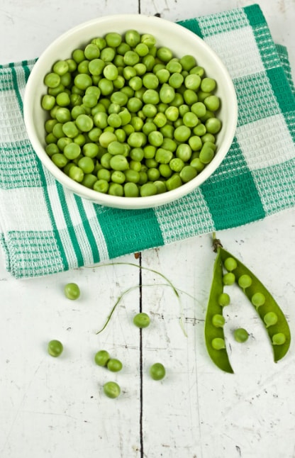 Green peas (hari matar) are basically the kings of winter in Indian kitchens. The moment fresh peas appear in the market, Sabzi's plans automatically change. Yes, frozen peas are around all year round but nothing beats the taste and sweetness of fresh winter rain.