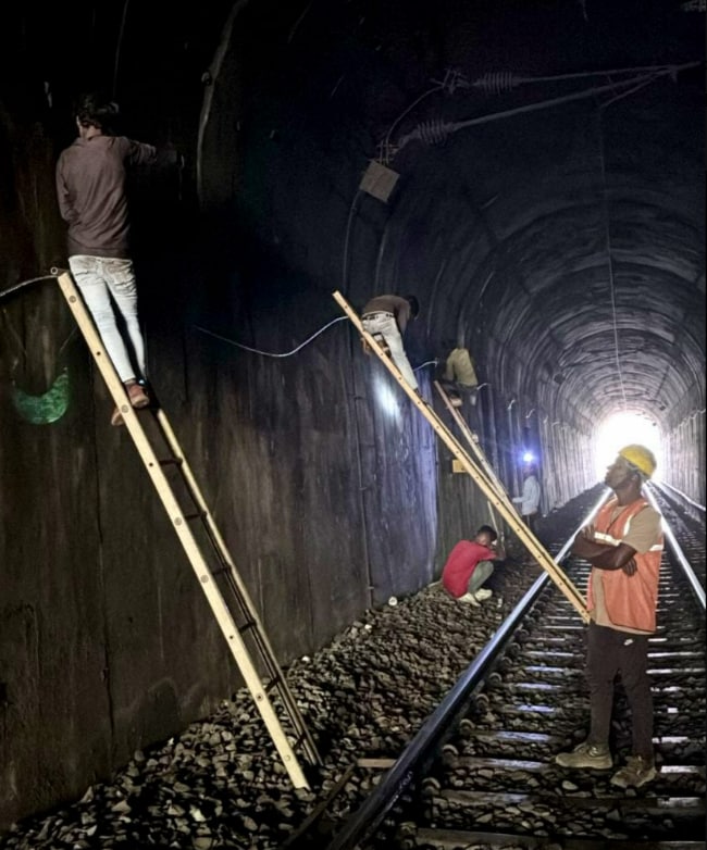 The project was started in December 2023 and incurred a cost of Rs 93.55 crore. The work included the overhead electrification of the entire stretch as well as the construction of five switching stations, the New Indian Express reported. The overhead equipment will have a maximum speed of 120 kmph. The maximum span between two traction poles has been restricted to 67.5 metres to ensure safety and operational reliability. The project was started in December 2023 and incurred a cost of Rs 93.55 crore. The work included the overhead electrification of the entire stretch as well as the construction of five switching stations, the New Indian Express reported. The overhead equipment will have a maximum speed of 120 kmph. The maximum span between two traction poles has been restricted to 67.5 metres to ensure safety and operational reliability.