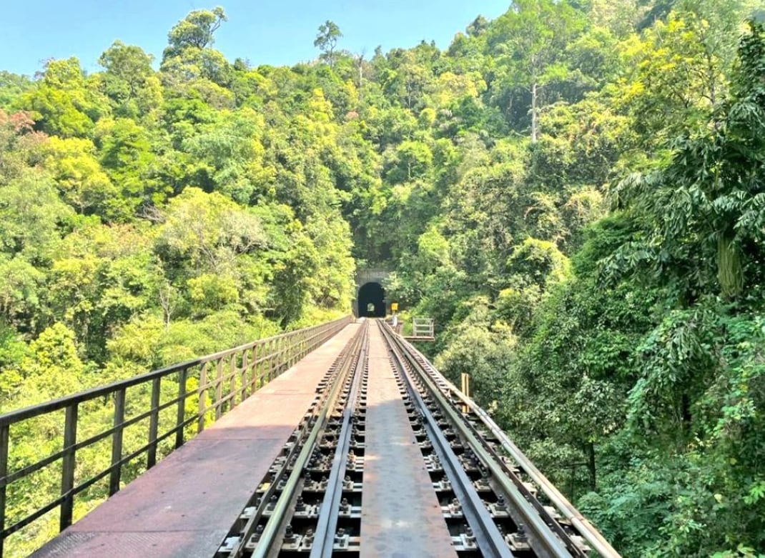 Seen as one of the technically challenging sections of Indian Railways, the Sakleshpur–Subramanya Road Ghat Section includes a steep 1-in-50 gradient. This means that the track rises by one metre for 50 metres of the route that is covered. The stretch features 258 bridges, 57 tunnels, and 108 sharp curves. Seen as one of the technically challenging sections of Indian Railways, the Sakleshpur–Subramanya Road Ghat Section includes a steep 1-in-50 gradient. This means that the track rises by one metre for 50 metres of the route that is covered. The stretch features 258 bridges, 57 tunnels, and 108 sharp curves.