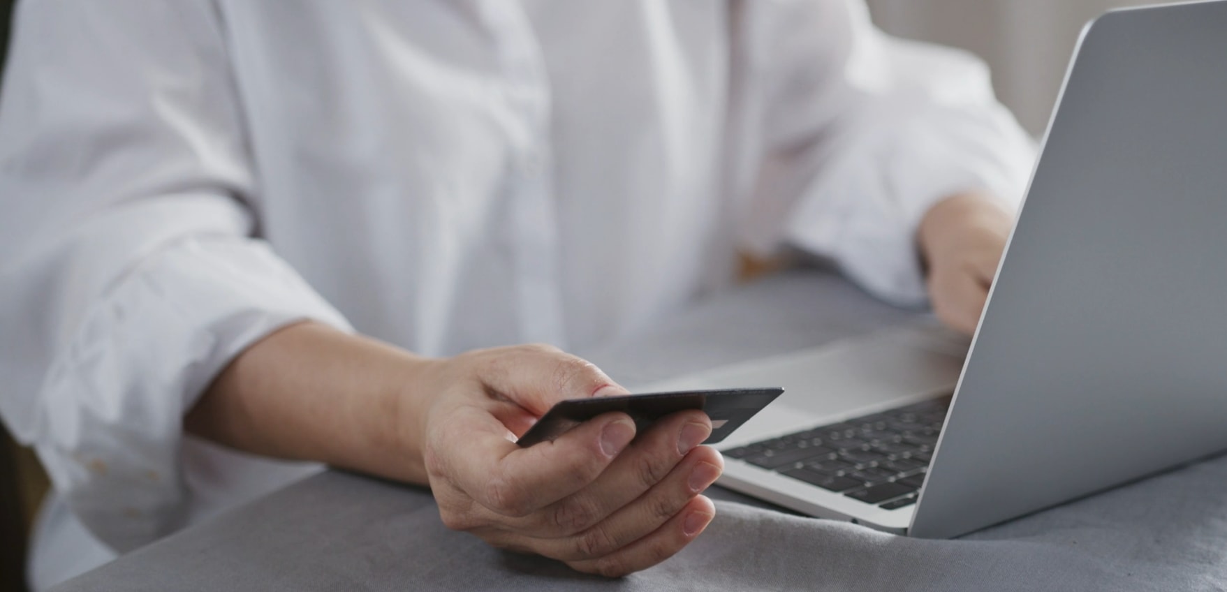 एक निष्क्रिय पैन टैक्स फाइलिंग को बाधित कर सकता है, रिफंड रोक सकता है और कई वित्तीय लेनदेन में देरी कर सकता है। आप अपने पैन को अपने आधार से लिंक करके और विलंब शुल्क (वर्तमान में 1,000 रुपये) का भुगतान करके पुनः सक्रिय कर सकते हैं। हालांकि पैन को रद्द नहीं माना जाएगा, लेकिन पुनः सक्रियण प्रक्रिया पूरी होने तक आप इसका सामान्य रूप से उपयोग नहीं कर पाएंगे।