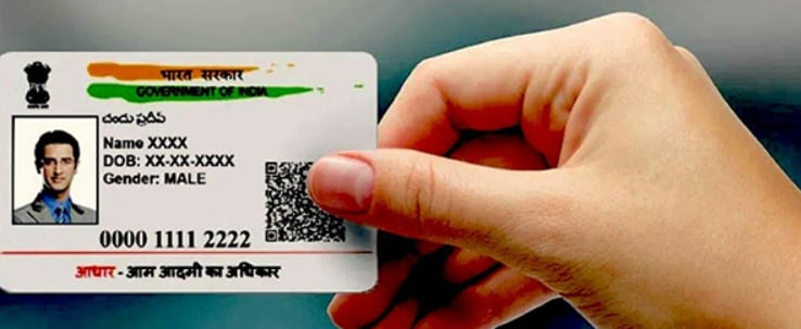 पैन धारक कोई भी व्यक्ति, जो आधार के लिए पात्र है, उसे दोनों आईडी को लिंक करना होगा। यदि कोई व्यक्ति आधार के लिए पात्र नहीं है, तो उन्हें नियम से छूट दी गई है, उदाहरण के लिए गैर-निवासी। निष्क्रिय पैन और संबंधित वित्तीय समस्याओं से बचने के लिए निवासी भारतीय वयस्कों को नियम का पालन करना होगा और अपने आधार और पैन को लिंक करना होगा।