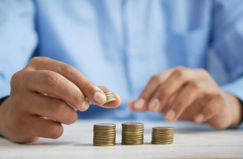 राजकोषीय नीति: विकास और स्थिरता प्राप्त करने के लिए कराधान, व्यय और उधार लेने के लिए सरकार की समग्र योजना।