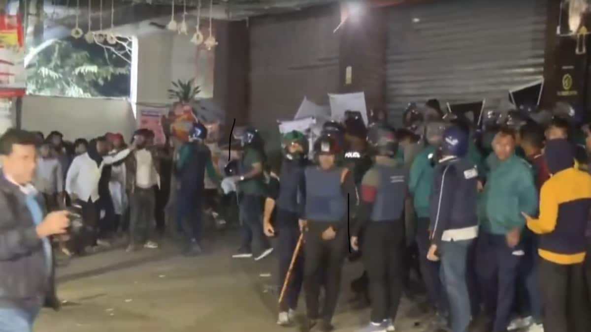 Video Shows How Stone-Pelting Mob Forced Closure Of Indian High Commission In Chittagong