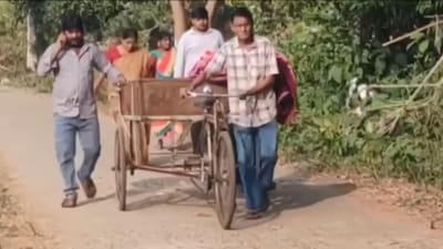 Radamma, 65, died at Bhadragiri Government Hospital in Gummalakshmipuram, Manyam district. Her family transported her body in a garbage rickshaw due to lack of ambulance.
