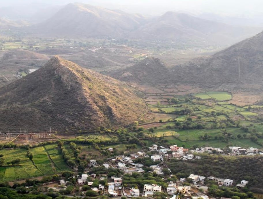  Stretching across Rajasthan, Haryana, Delhi, and Gujarat, the Aravallis serve as a crucial natural barrier, influencing both weather patterns and regional climates. Here’s decoding the significance of Aravalli Range for North Indian climate. 