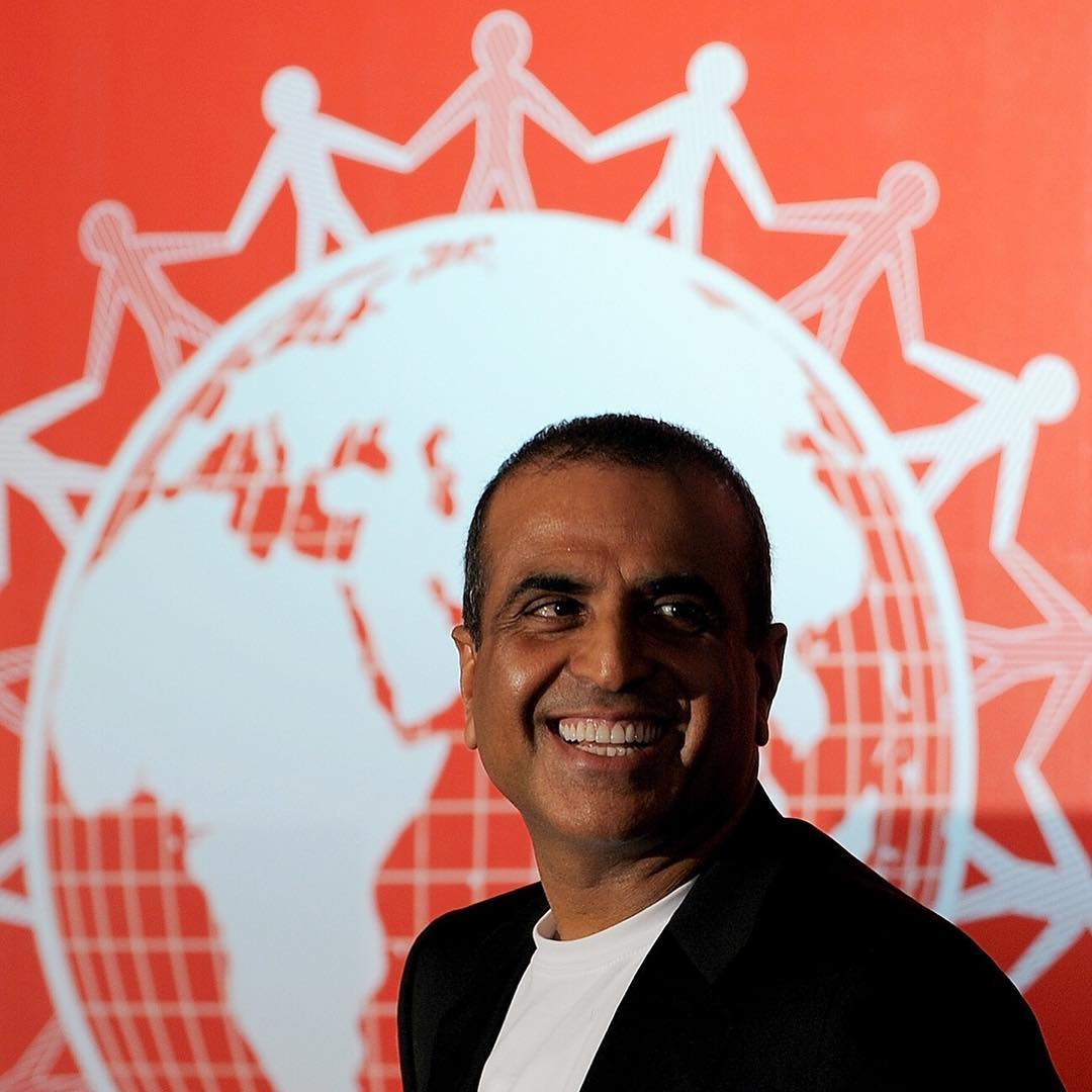 Sunil Mittal & Family – US$ 34,2 bilhões (Telecomunicações): Fundador da Bharti Airtel, Sunil Mittal revolucionou o setor de telecomunicações da Índia. A Airtel continua a ser uma das maiores redes móveis do país, e os investimentos de Mittal em serviços e pagamentos digitais mantiveram-no na vanguarda da economia impulsionada pela tecnologia da Índia.