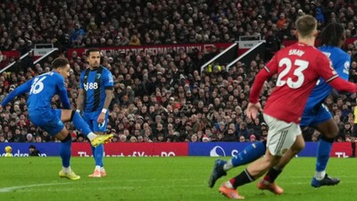 Bournemouth's Marcus Tavernier scores from a free kick during a Premier League soccer match between Manchester United and Bournemouth in Manchester, England, Monday, Dec. 15, 2025. (AP Photo/Jon Super)