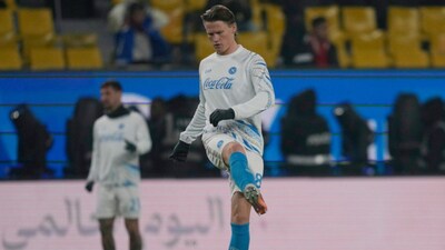 Napoli's Scott McTominay warms up prior to an Italian Super Cup soccer match between Napoli and AC Milan in Riyadh, Saudi Arabia, Thursday, Dec. 18, 2025. (AP Photo/Altaf Qadri)