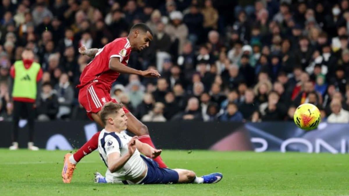 'He Can't Be Released Without Nothing After...': Former Chelsea Defender Slams Micky Van De Ven's Challenge On Alexander Isak