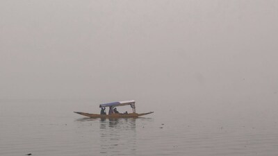Dense fog was seen over Dal Lake as a cold wave gripped the Valley. (Image: PTI/File)