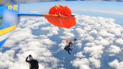 The skydiver was left dangling thousands of metres in the air. (Photo:X)