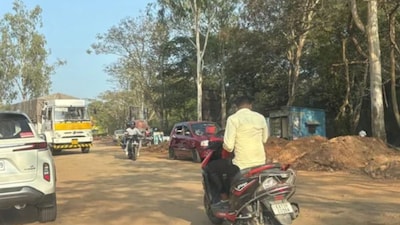 The suspects pulled alongside the vehicle, attempting to intimidate the driver. (Photo Credit: X)