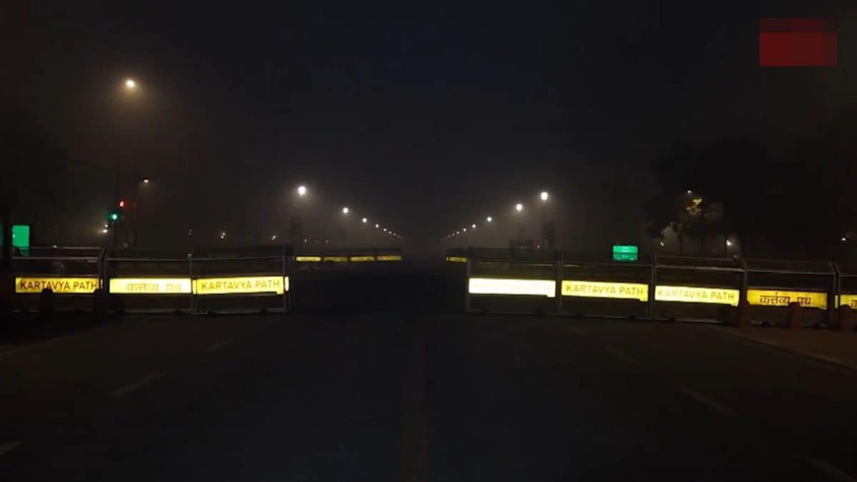 Delhi Wakes Up To Toxic Smog, AQI Remains ‘Very Poor’ As Visibility Drops Across Several Areas | New-delhi-news News