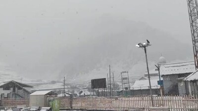 Sonamarg witnesses a fresh spell of snow.