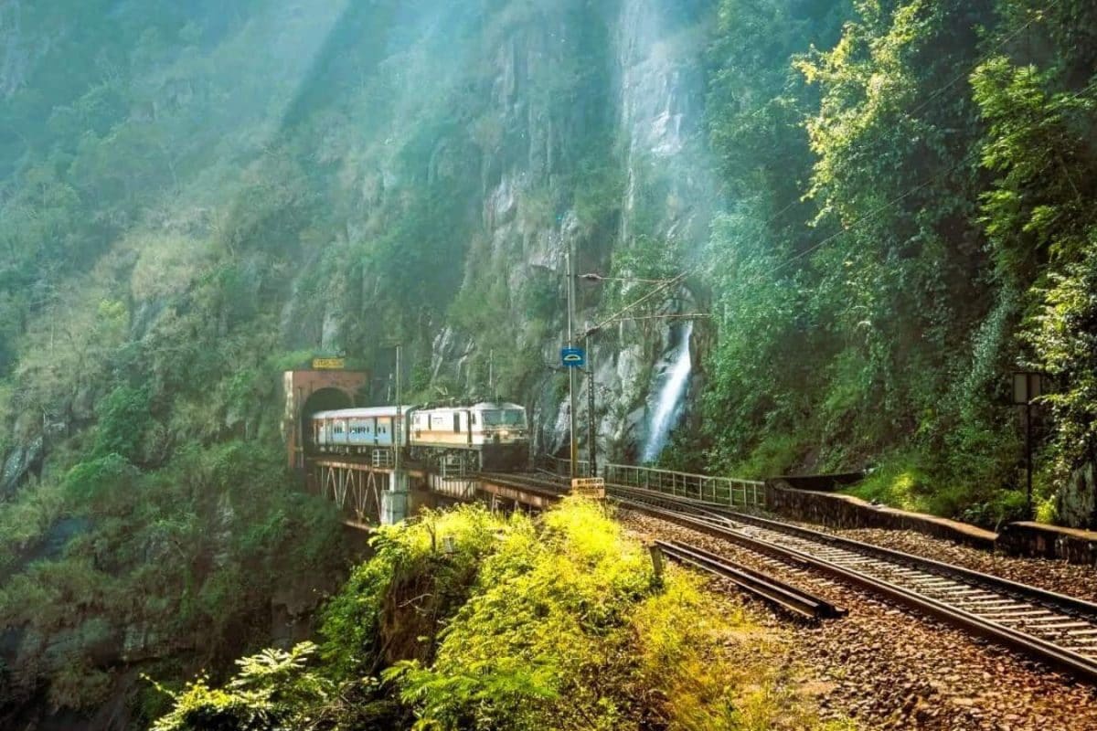 Want Europe-Like Train Experience? These 5 Rail Routes In India Offer Heavenly Views!