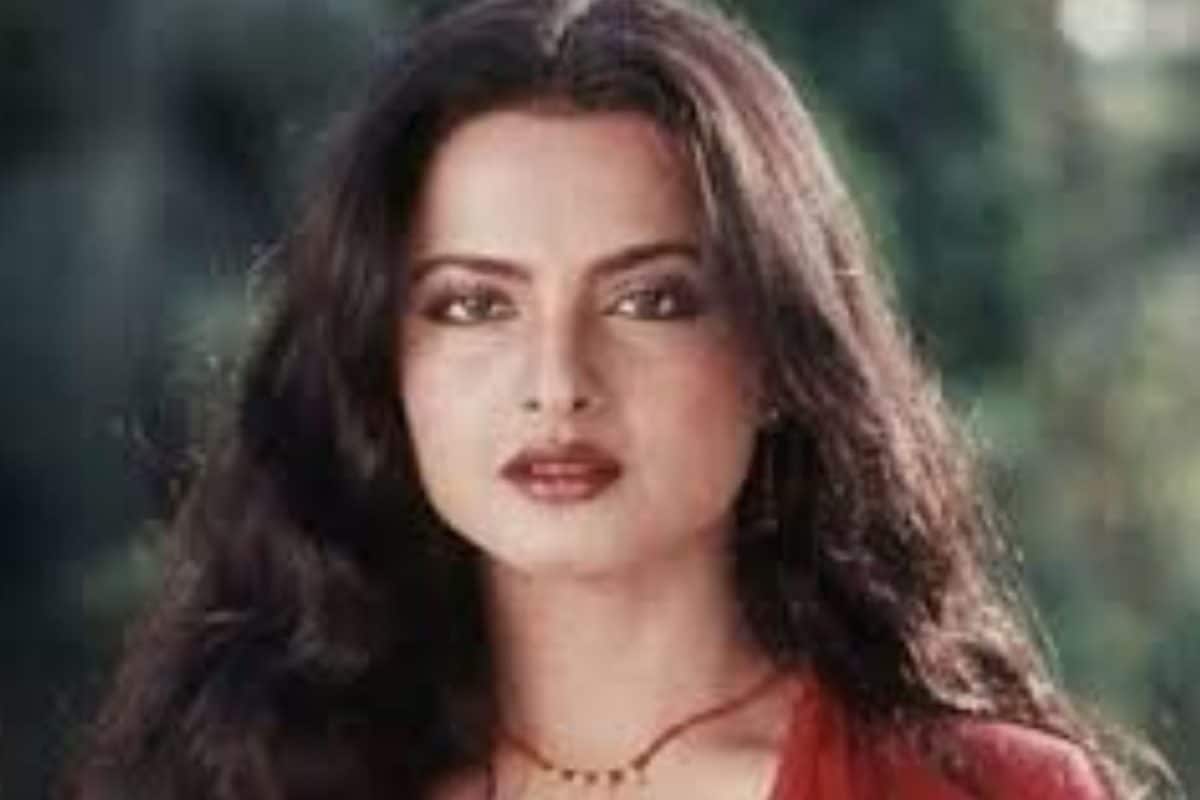 Only Guns, No Roses: Fans Showed Up With Weapons To Threaten Crew As They Wanted See Rekha On Sets