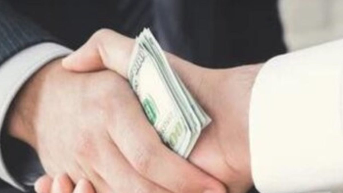 Bengaluru Residents Accuse Police of Bribery