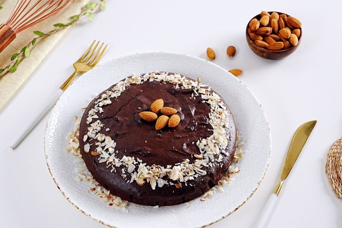 A Guilt‑Free Treat: Dark Chocolate Almond Orange Cake For New Year Celebrations