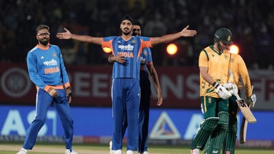 Arshdeep Singh celebrates the wicket of South Africa's Reeza Hendricks (Picture credit: AP)