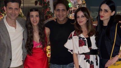 Hrithik Roshan and Saba Azad attend a festive dinner hosted by Sussanne Khan.(Photo Credit : Instagram)
