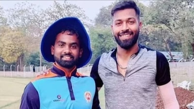 Amit Pasi with Hardik Pandya (Picture credit: X)
