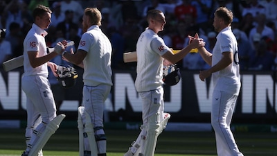Jamie Smith, Ben Stokes, second left, Harry Brook andJoe Root, right, shake hands after defeating Australia (Picture credit: AP)