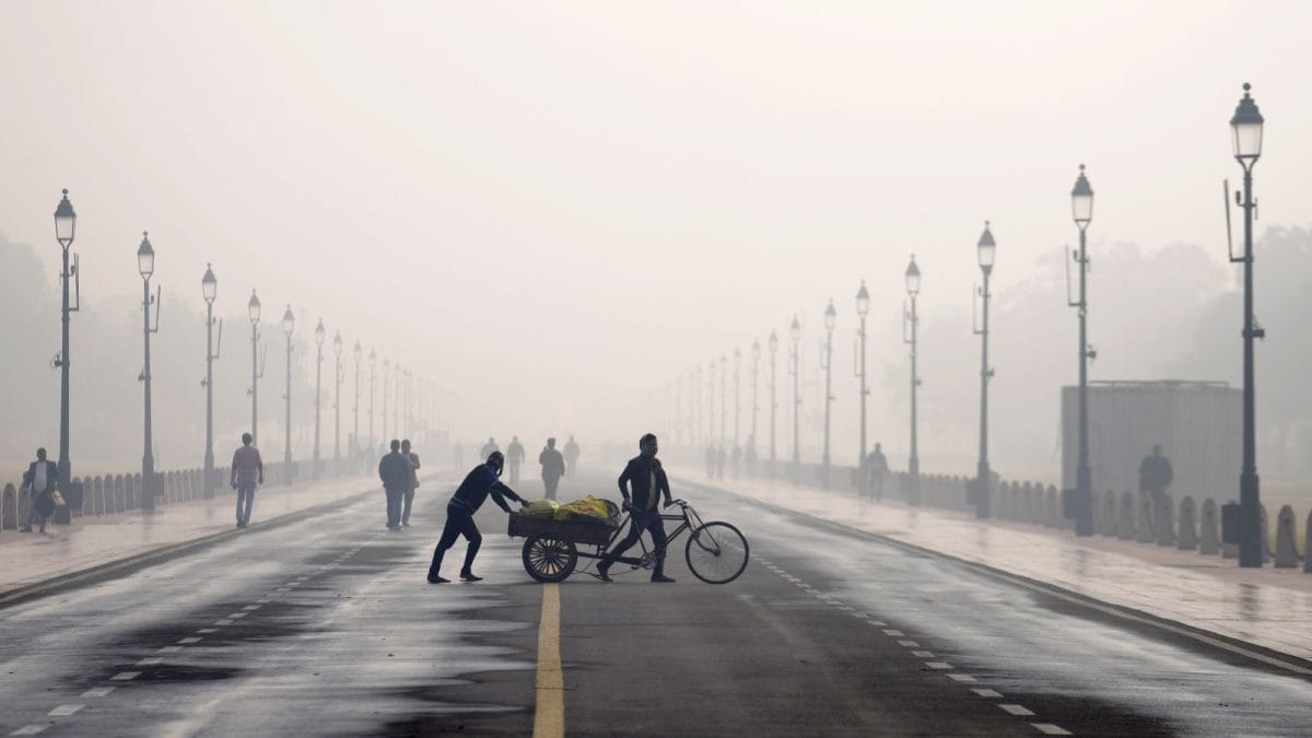 Delhi Chokes Under Toxic Smog As AQI Remains 'Very Poor' At 333 Across Most Areas