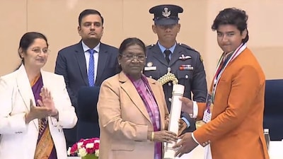 Vaibhav Suryavanshi with President Droupadi Murmu (X)