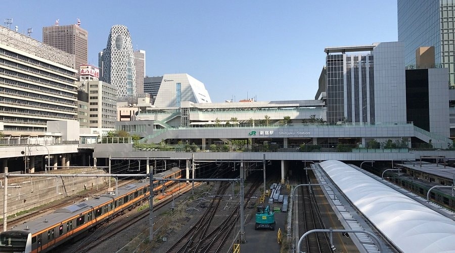 The station includes several shopping malls, stores, underground passages and smaller satellite stations for a healthy experience. 