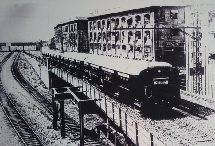The Solani Aqueduct, built between 1842 and 1846, was an engineering marvel. Featuring 15 arches, each 50 feet wide, it was constructed using traditional brick masonry and supported by piers and wells sunk deep into the riverbed. Its design inspired water management projects worldwide.