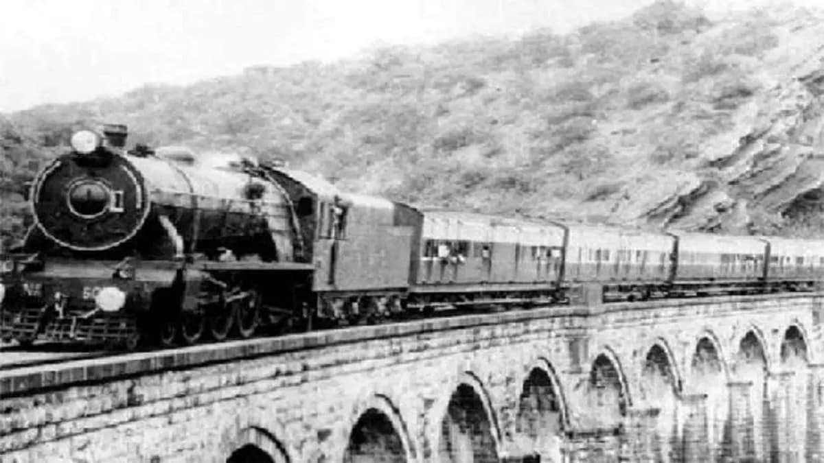 Unfortunately, no authentic photographs of the train or construction survive, as photography was in its infancy. Historical accounts rely on sketches, reports and modern illustrations.

