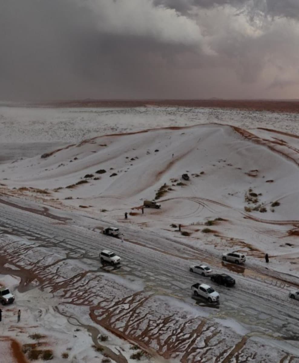 Localizado no norte da Arábia Saudita, Aj-Jawf também participou de diversas conversas sobre o clima e as mudanças climáticas na região. Mas, além disso, muitos também associam o evento raro a crenças religiosas, particularmente referências a Qayamat no Islão. 