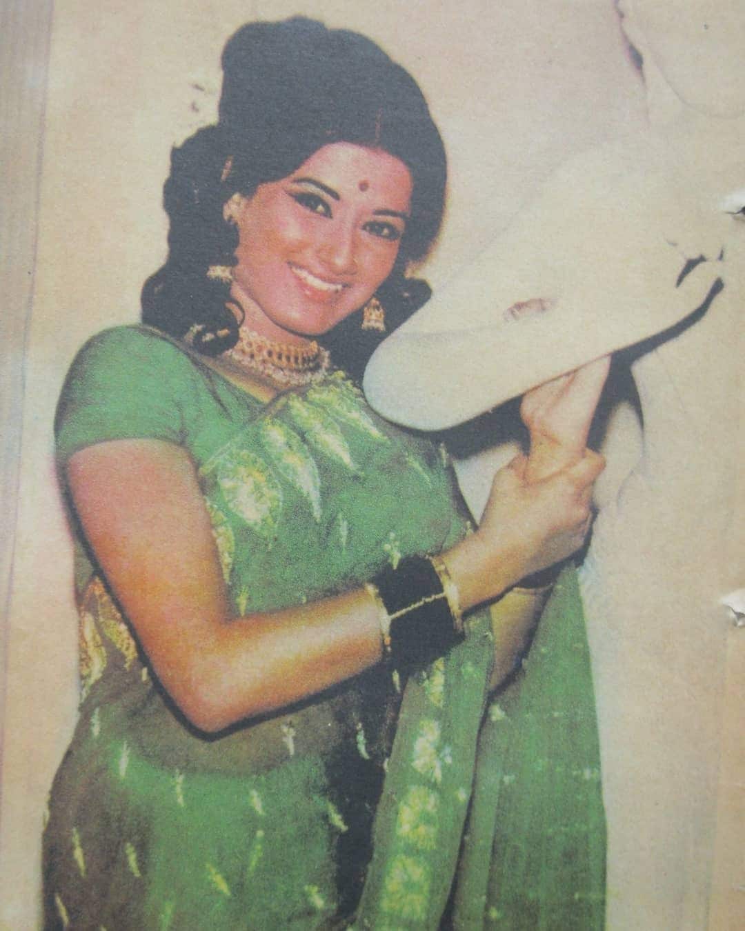 By 17, she was already a mother of two. With encouragement from her husband and father-in-law, Moushumi continued acting. She later made a successful Hindi debut with Anuraag in 1972 which became a major hit.

