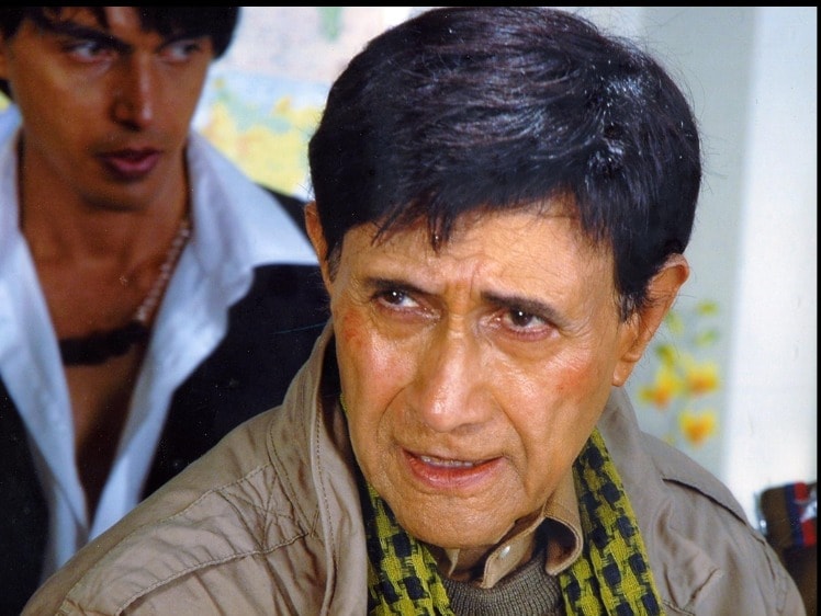 Few know that Moushumi was once deeply infatuated with Dev Anand. In old interviews, she openly admitted being obsessed with the legendary actor, calling him one of her favourite stars.

