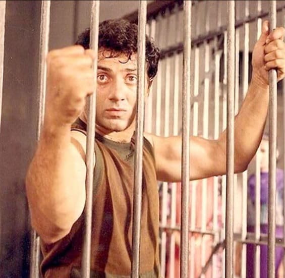 During the shooting, she scolded Sunny Deol for arriving late on set and warned him not to damage Dharmendra’s reputation. It is believed that Sunny later apologised to the actress and maintained decorum.
