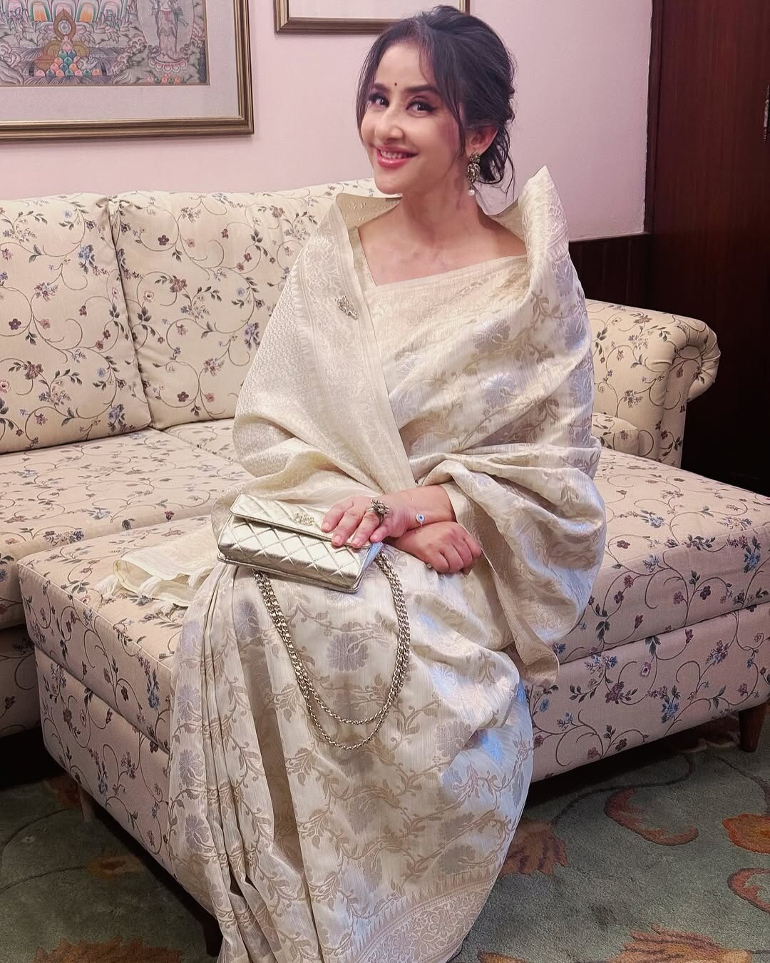 Still guessing? The actress in question is Manisha Koirala, one of Bollywood’s finest performers, well-known for her depth, elegance, and fearless choices. Still guessing? The actress in question is Manisha Koirala, one of Bollywood’s finest performers, well-known for her depth, elegance, and fearless choices.