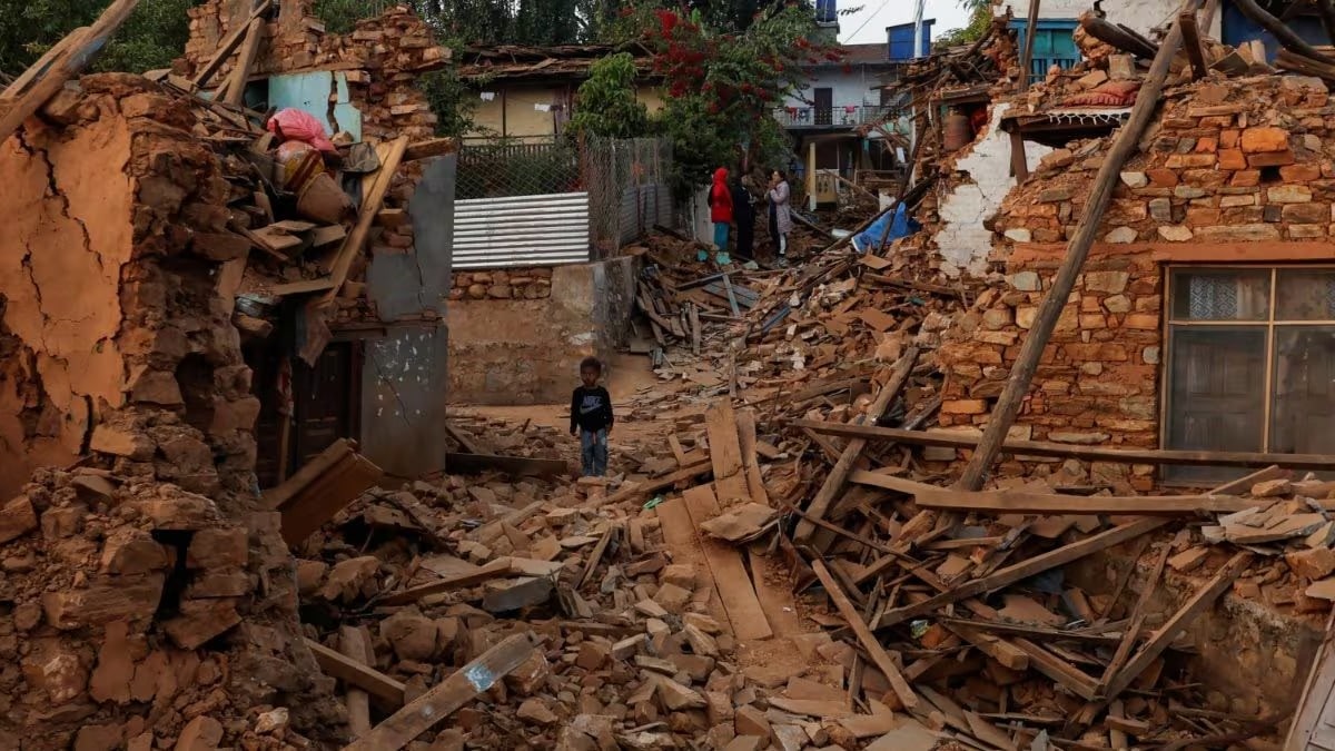 Os desastres naturais também dominam diversas previsões. Baba Vanga teria alertado sobre enormes terremotos, tsunamis, inundações e erupções vulcânicas que poderiam acabar afetando de 8 a 10 por cento da massa terrestre da Terra. As pessoas tendem a prestar mais atenção a tais previsões porque os desastres relacionados com o clima acontecem com bastante frequência em todo o mundo.