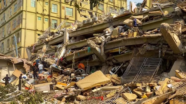 Nostradamus, cujas quadras enigmáticas foram interpretadas durante séculos, também é incluído na narrativa de 2026. Uma interpretação popular sugere que ele previu uma guerra brutal de sete meses, marcada por extrema violência e sofrimento.